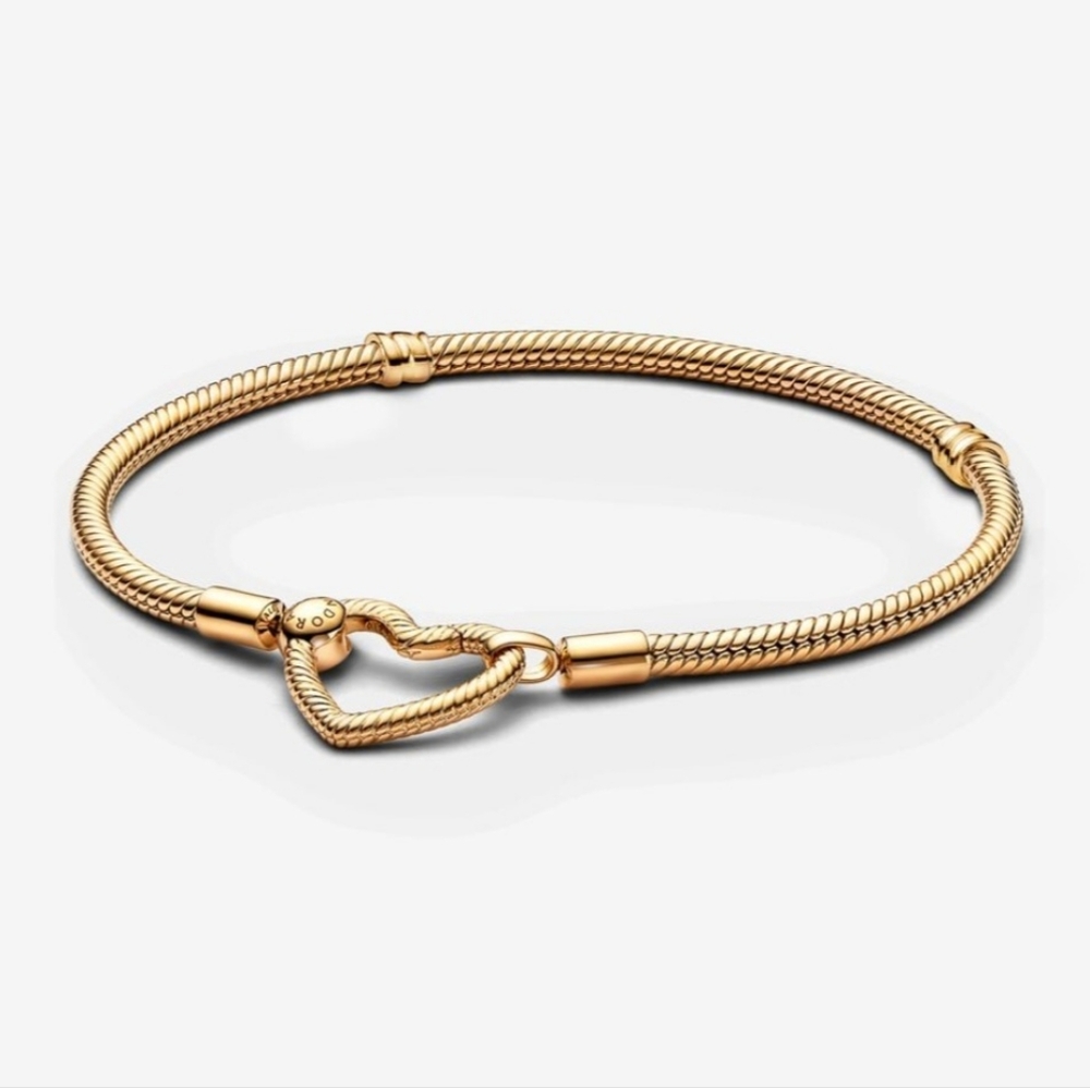 Pandora 14k Gold Moments Heart Closure Snake Chain Bracelet. Size 6.75in.